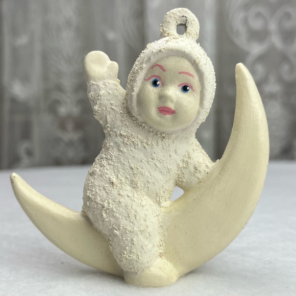 Vintage ALBERTA CERAMICS MOLDED Christmas Ornament SNOW BABIES Moon Sitting - Picture 6 of 9